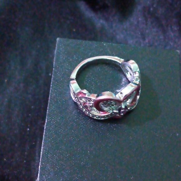Elegant Anniversary Ring - Picture 4 of 4
